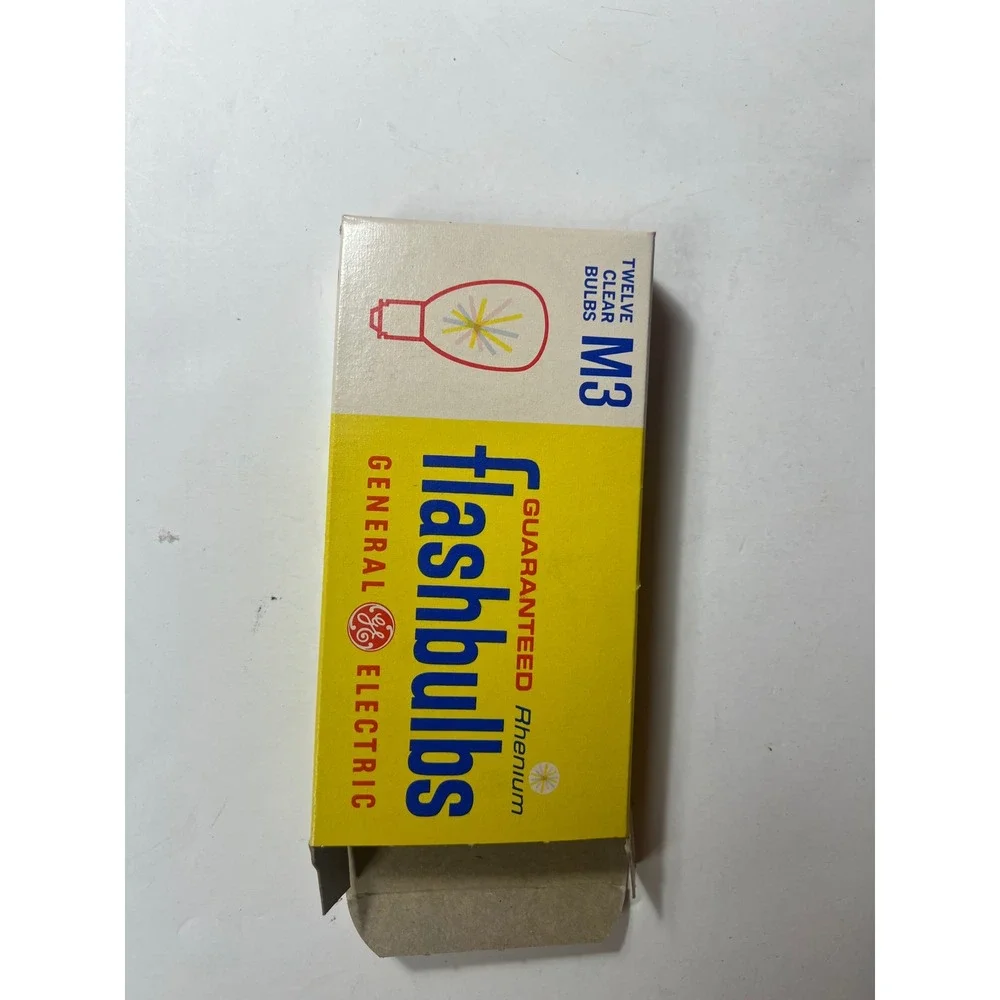 Polaroid‎ Automatic 100 Land Camera 3000 Film Speed Vintage Flashbulbs Case